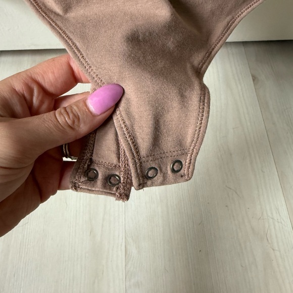 NWT Abercrombie & Fitch Cotton Seamless Fabric Crew Bodysuit - Picture 2 of 6